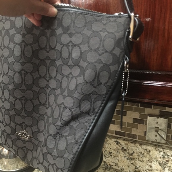 Coach new size medium It’s come with dust bag - Picture 2 of 4